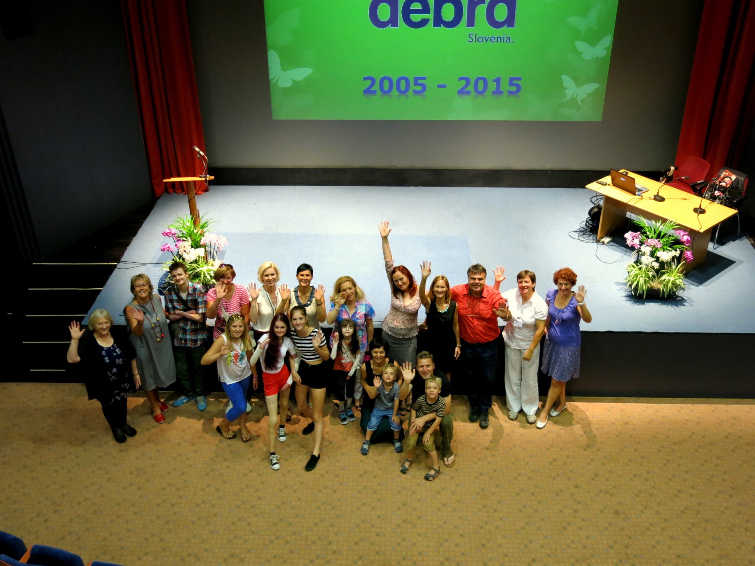 Debra Slovenija: Naslovna stran logo